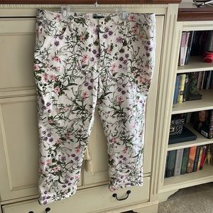C Wonder flower 🌸 print stretchy jeans